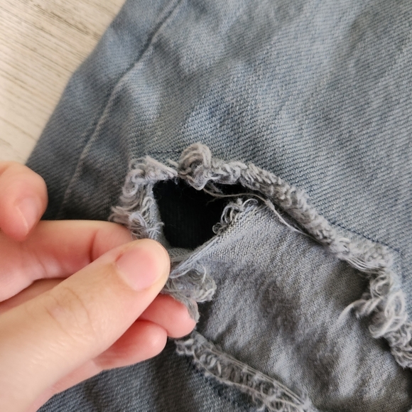 Levis Premium Taper Leg Mid Rise Jeans Distressed Size 24 - Picture 8 of 12